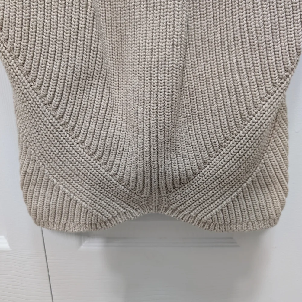 Express Ribbed Sleeveless Top - Picture 5 of 5